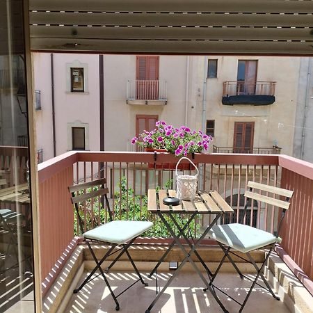 D&P Suites 1 Salemi Eksteriør bilde
