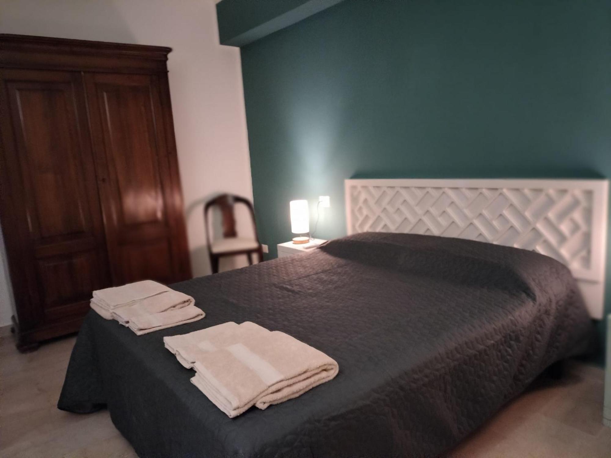D&P Suites 1 Salemi Eksteriør bilde